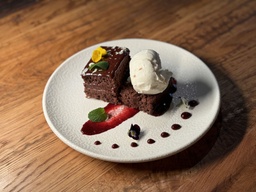 [Tort Ciocolata] Chocolate cake and craft lavender ice cream